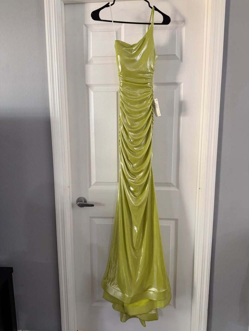 B. Darlin Women's Green Metallic One-Shoulder Gown Dress Juniors Size 0